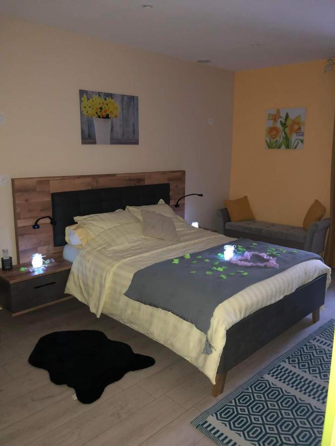 Jonquille Chic La Piccola Venezia Bed & Breakfast Vrecourt Exterior photo